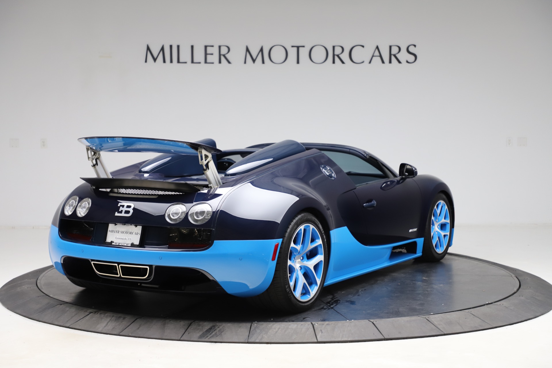 bugatti veyron black and blue