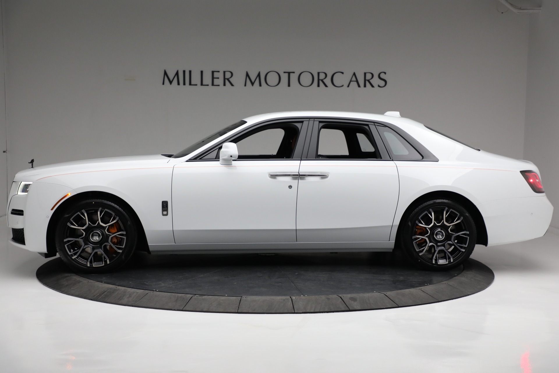 Full vehicle details of 2022 Rolls-Royce Ghost Black Badge Ghost Arctic  White Arctic White Black Badge Technical Fibre Veneer available for sale at  Rolls-Royce Motor Cars Tokyo 4-1 Kioi-Cho,Chiyoda-Ku,Tokyo 102-0094 for €0